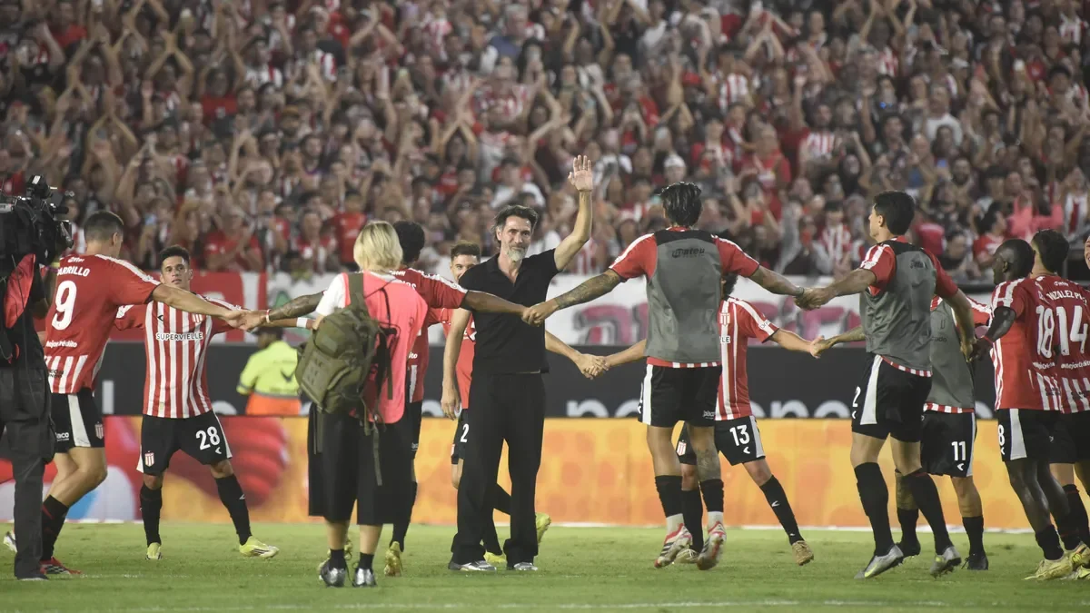 Estudiantes logra un triunfo emotivo en la despedida de Eduardo Domínguez