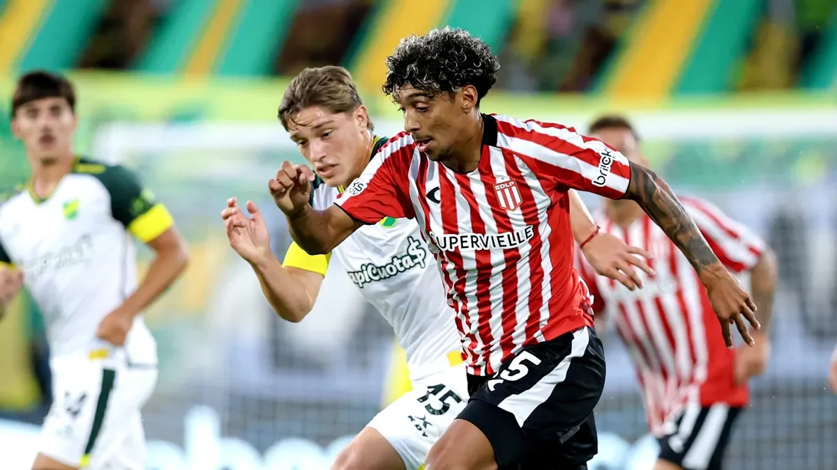 Estudiantes logra un valioso empate en Varela a pesar de jugar con un hombre menos