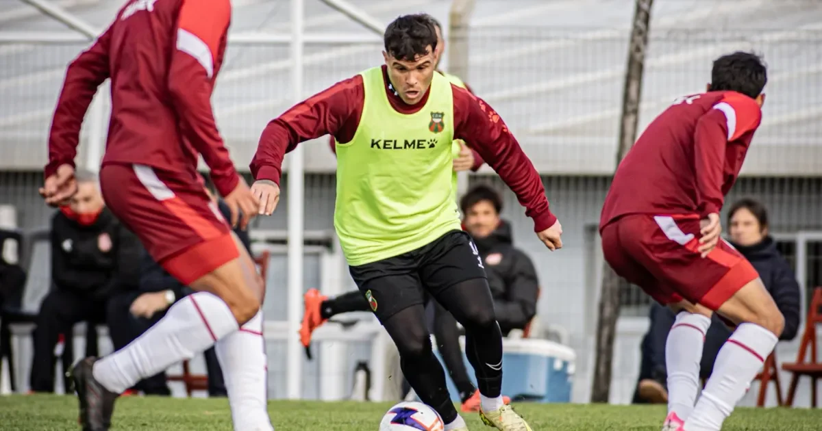 Estudiantes no logra superar su primer amistoso: ausencia clave de Carrillo impacta en el equipo
