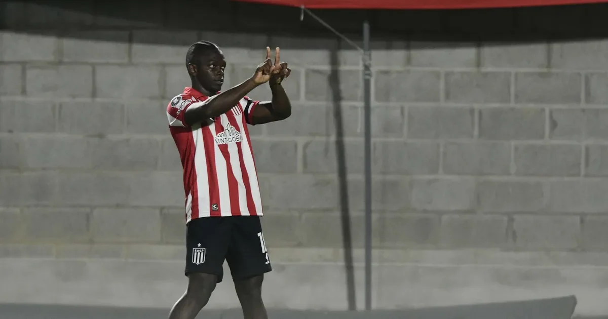 Estudiantes podría negociar con Boca por Edwuin Cetré tras nueva oferta mejorada