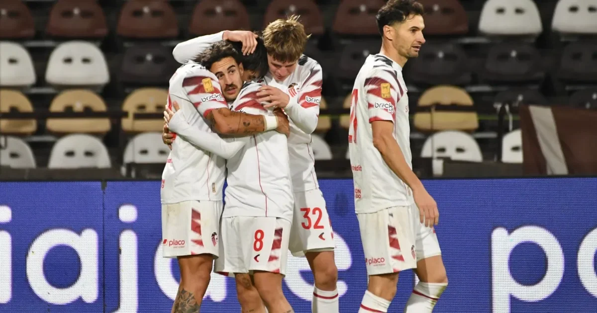 Estudiantes se asegura la cima y evita el clásico platense en octavos del Apertura