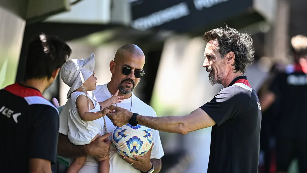 Estudiantes se lució en el Estadio UNO con la visita de un ícono del fútbol local