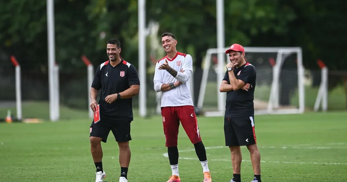 Estudiantes se prepara para el parate del fútbol argentino con una estrategia innovadora de Medina