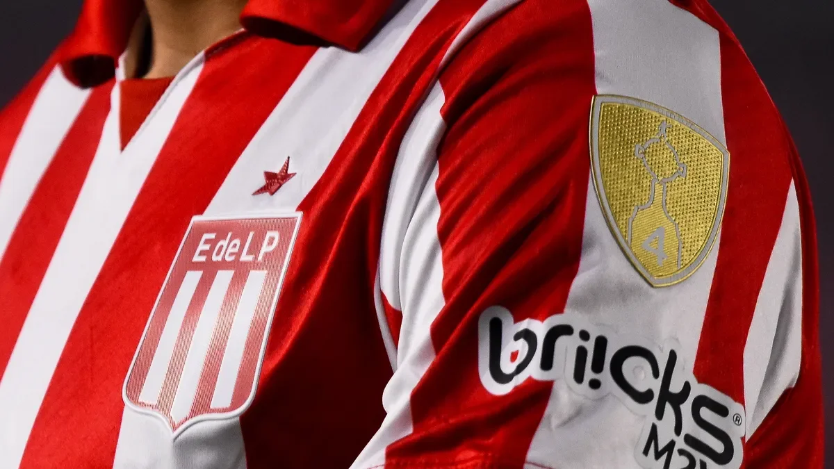 Estudiantes sorprende con el diseño de sus camisetas para el próximo torneo