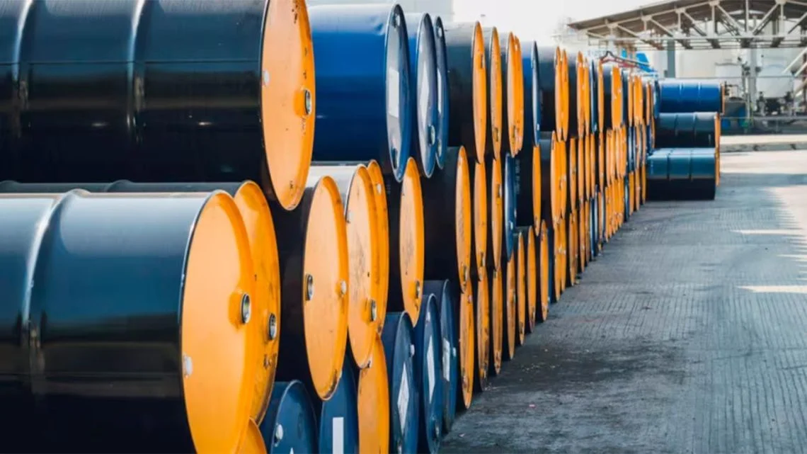 Estudio revela cómo el precio del petróleo afecta a la economía de La Plata y Ensenada