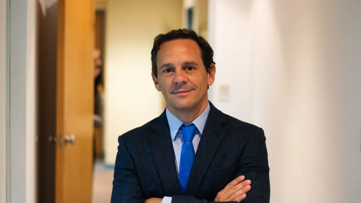 Expertos advierten sobre el impacto de la inconsistencia cambiaria en la economía local