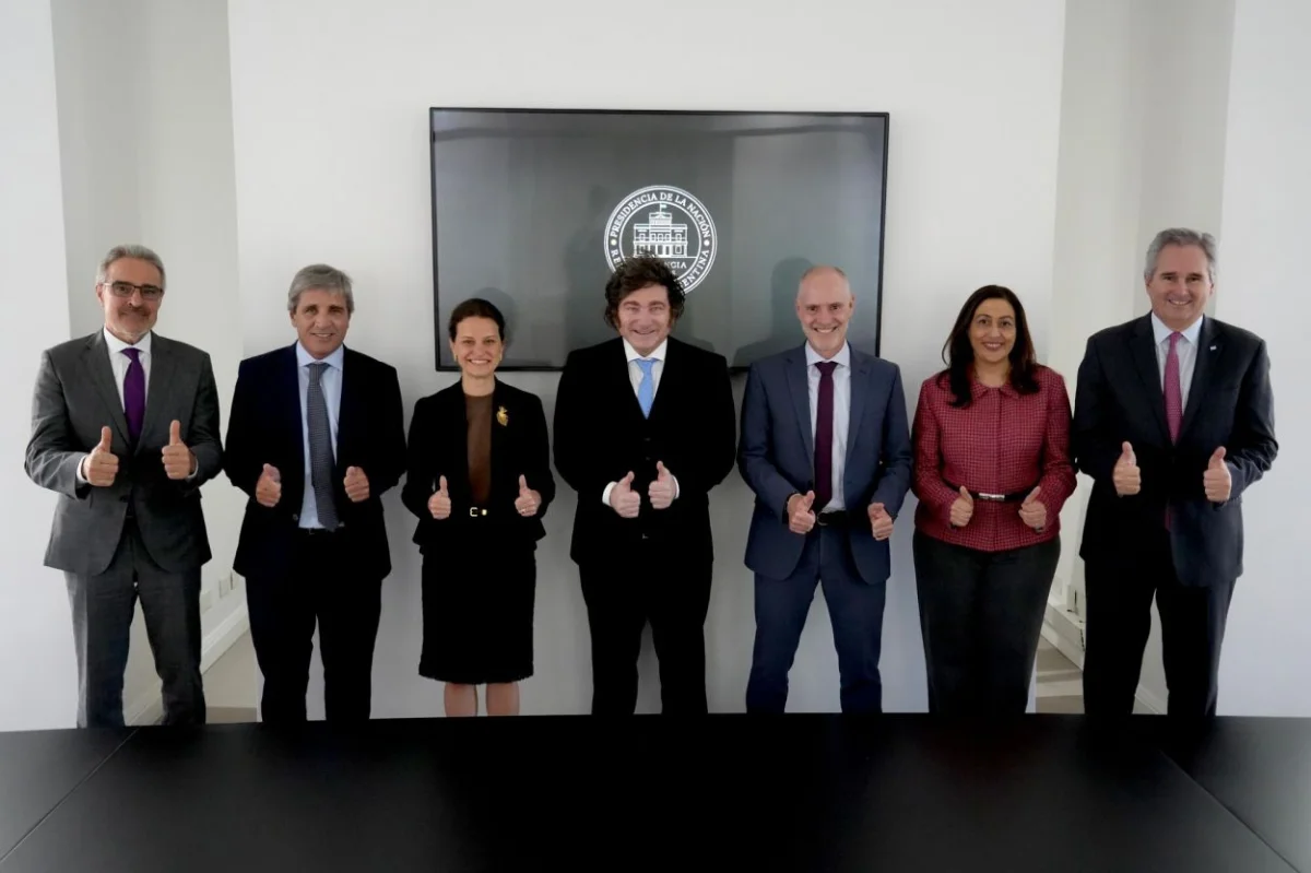 Expertos analizan el impacto de la economía argentina en La Plata y Berisso este mes.
