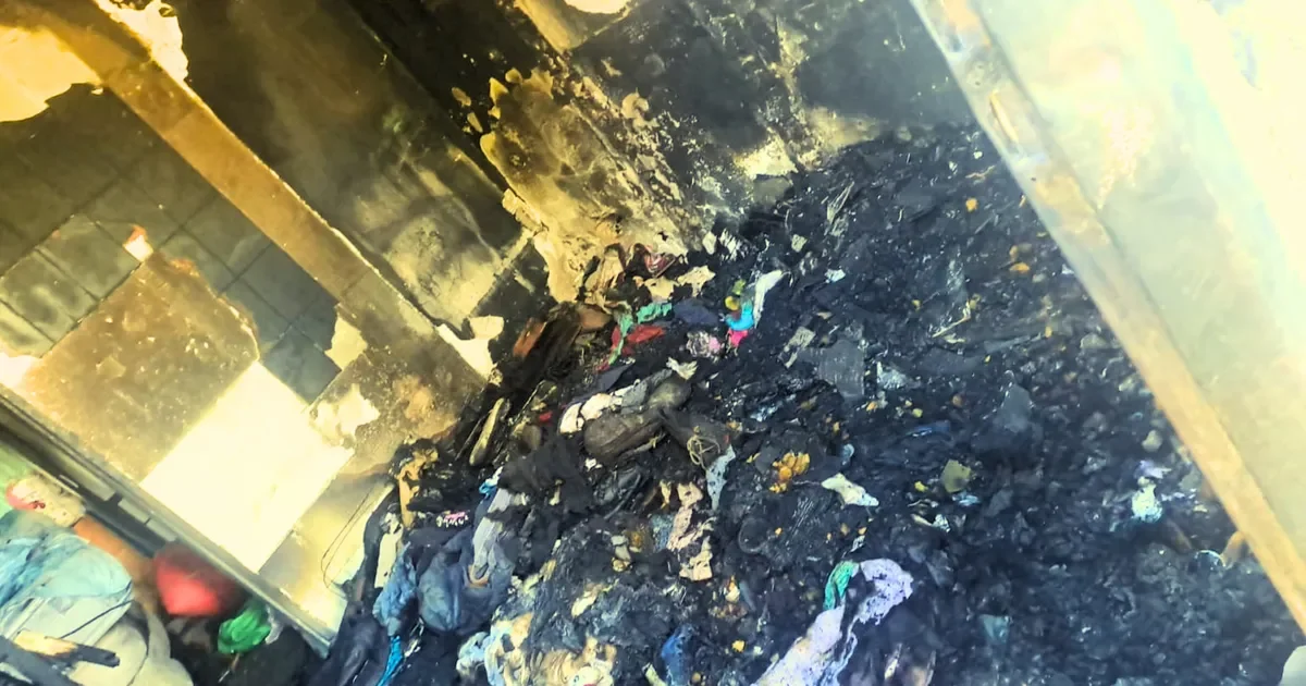 Familia de City Bell queda en la calle tras incendio que arrasó su hogar