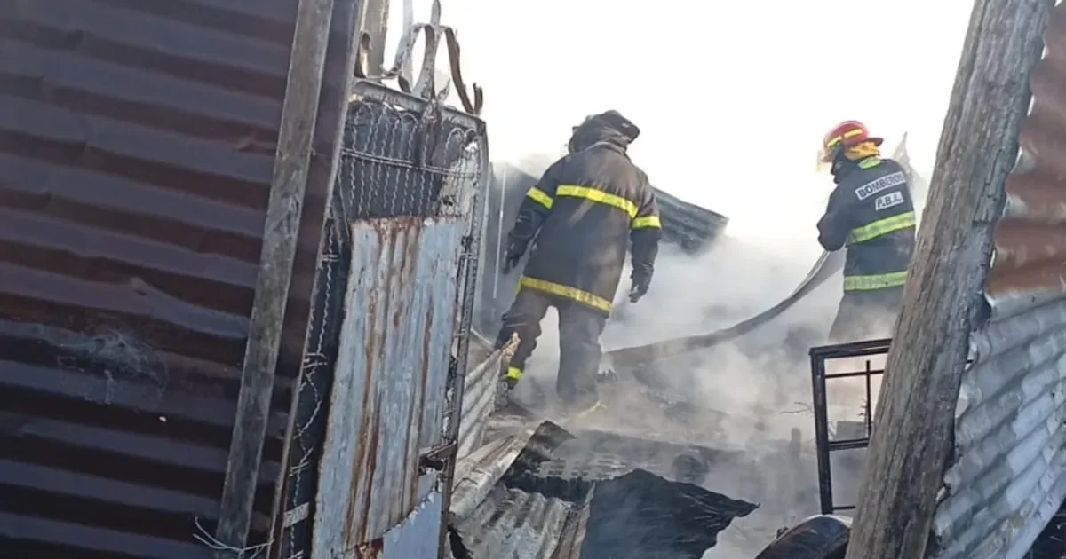 Familia de La Plata sufre pérdida total en incendio y solicita ayuda urgente