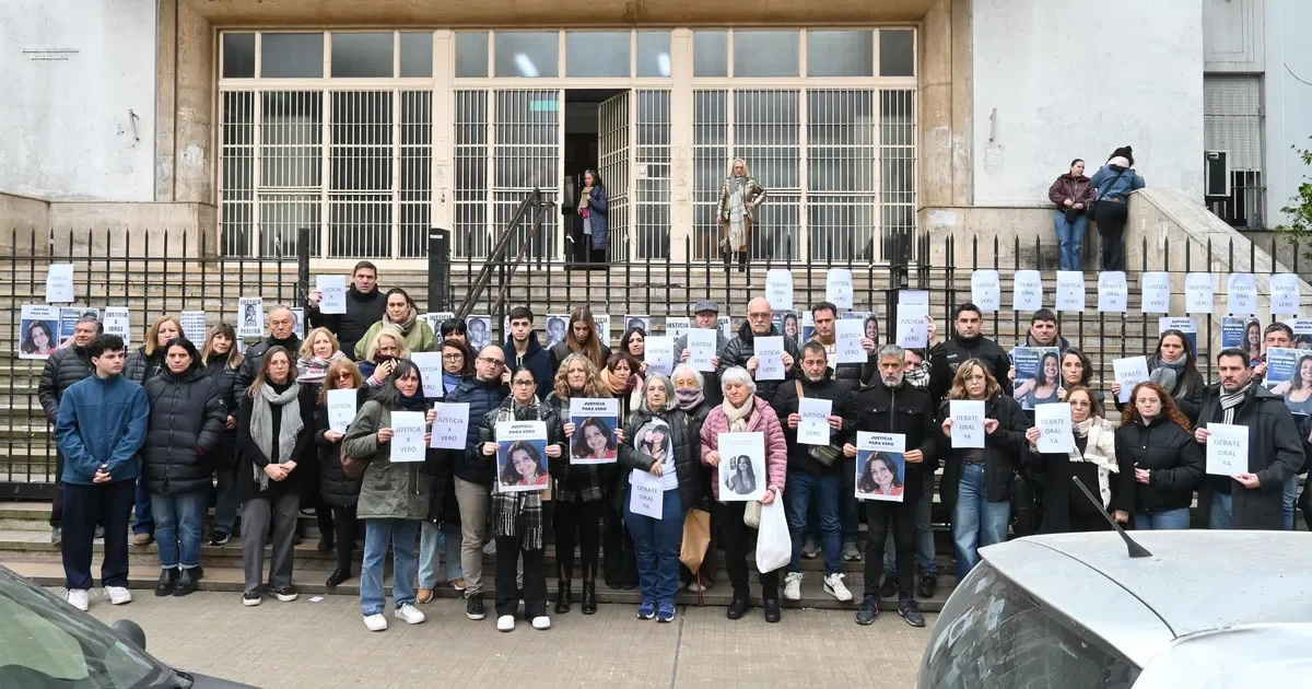 Familiares de Verónica Dessio exigen justicia y celeridad en el juicio por su asesinato en Tribunales