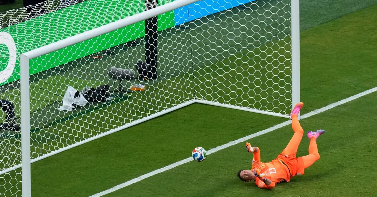 Fernando Muslera se disculpa con los hinchas tras la eliminación de Uruguay en el Mundial