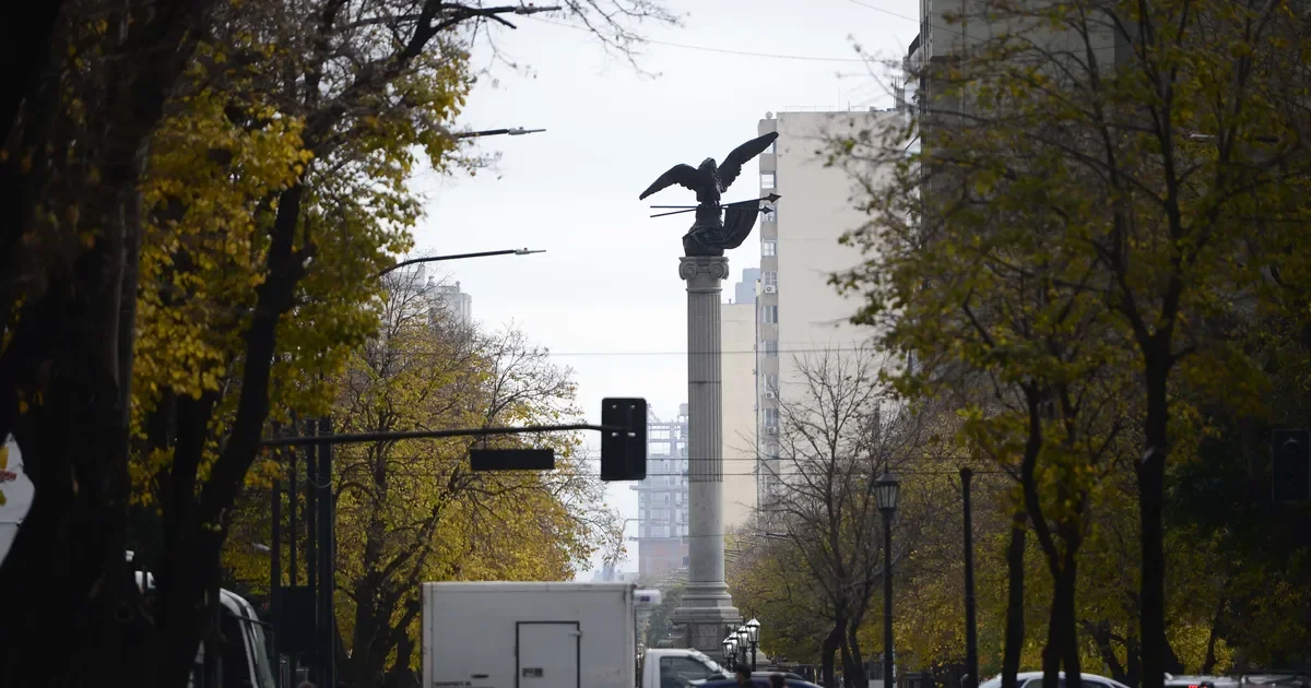 Funcionarios judiciales investigan vaciamiento de departamento en La Plata cerca de Plaza Italia