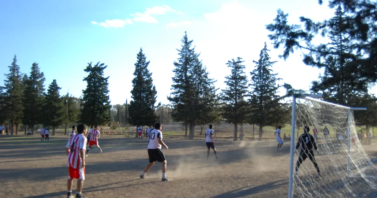 Fútbol entre amigos: nueva plataforma conecta arqueros en La Plata y alrededores
