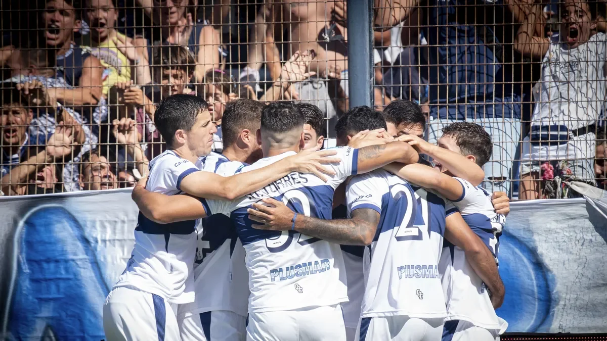 Gimnasia busca superar a Tucumán y llevarse el triunfo en un partido clave para su futuro.