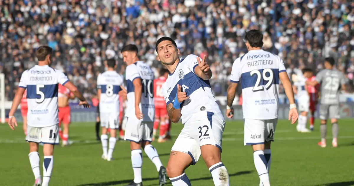 Gimnasia celebra triunfo clave en La Plata y se posiciona en la cima del Apertura