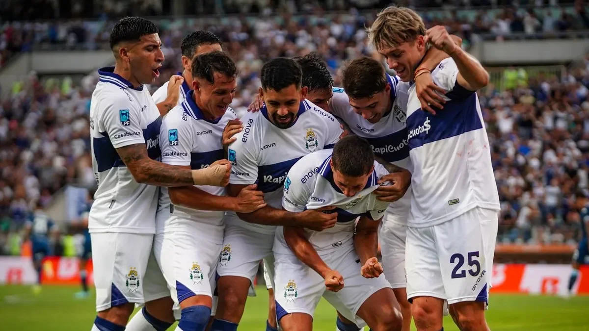 Gimnasia celebra un triunfo clave en el Bosque: la pasión de los hinchas se desborda