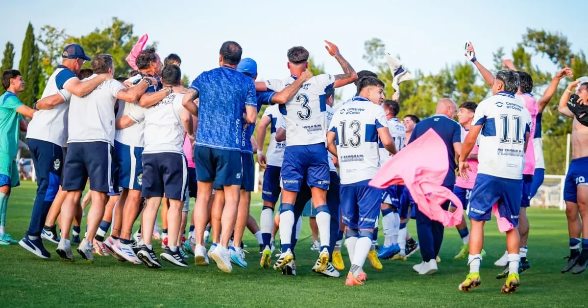 Gimnasia de La Plata celebra el ascenso de talentos juveniles con nuevos contratos profesionales