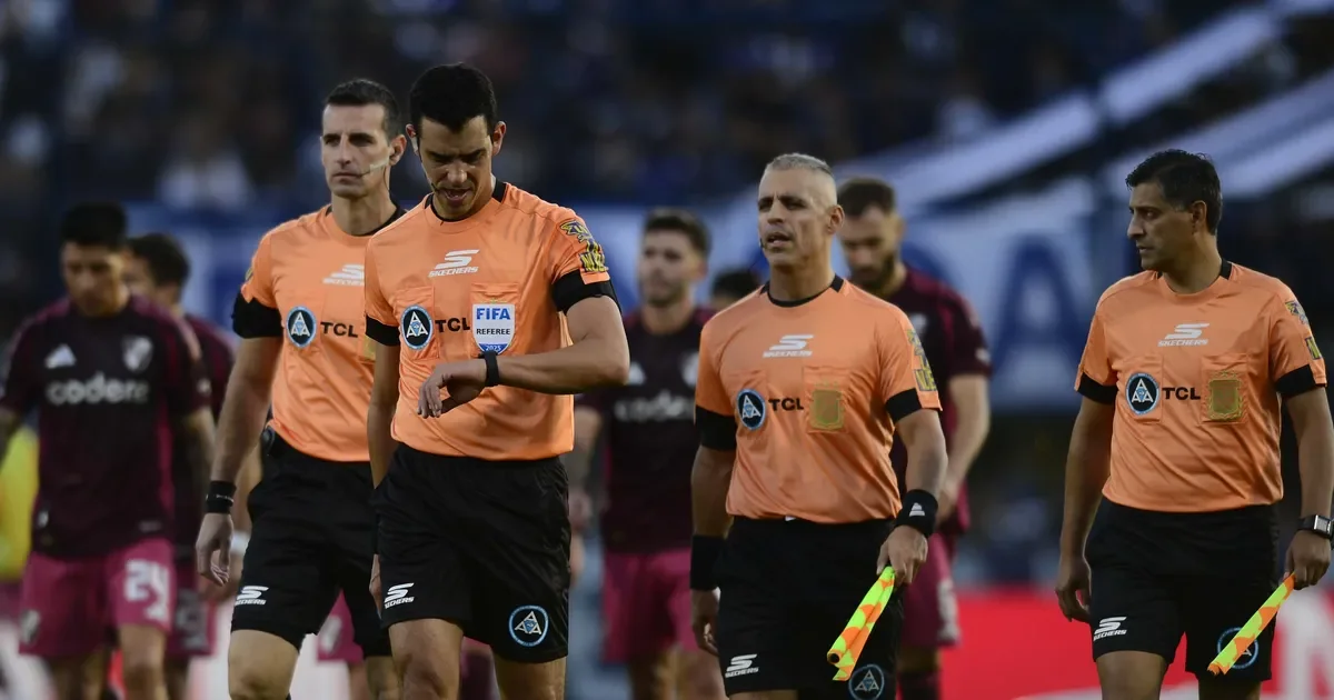 Gimnasia enfrenta a River con un árbitro cuestionado: los antecedentes de Leandro Rey Hilfer