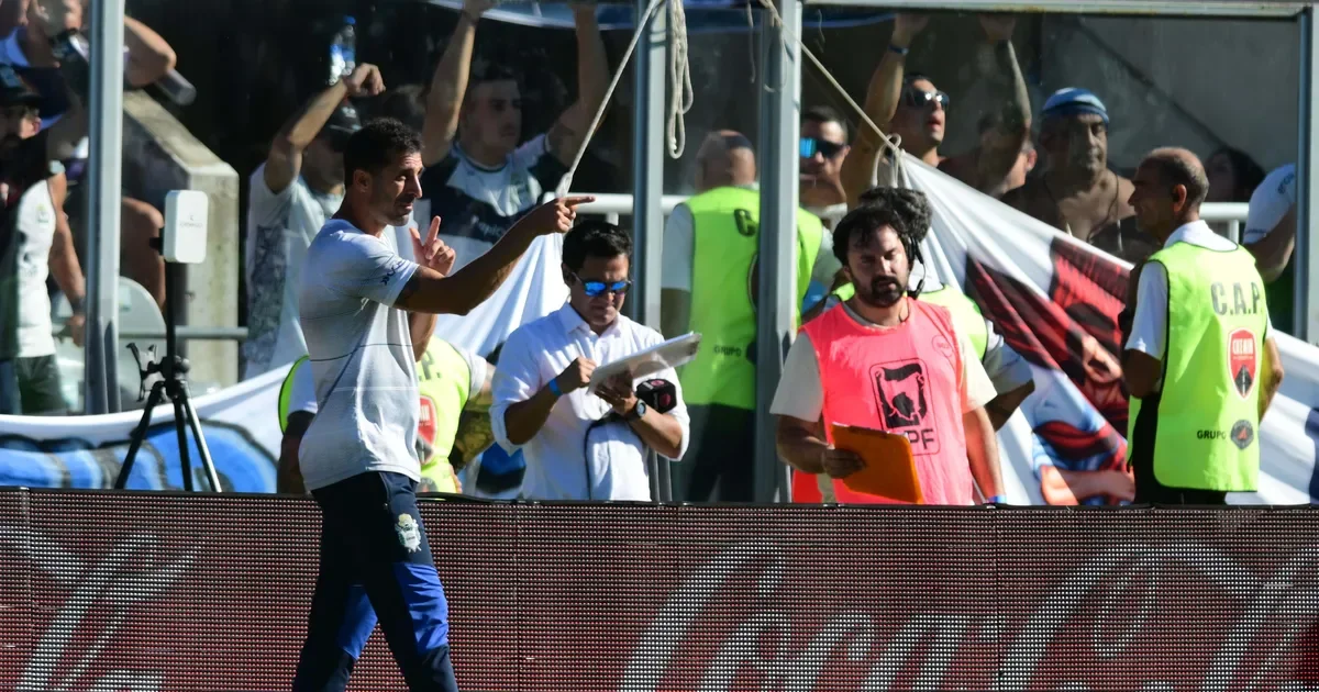 Gimnasia enfrenta desafíos: Fernando Zaniratto toma las riendas tras la reciente derrota