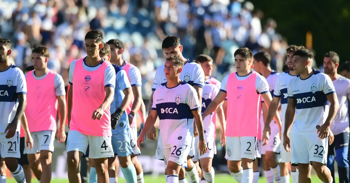 Gimnasia enfrenta una dura realidad en marzo y se preocupa por la zona de descenso