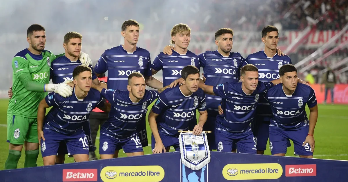 Gimnasia inicia cambios clave en su plantel: movimientos estratégicos para el futuro.