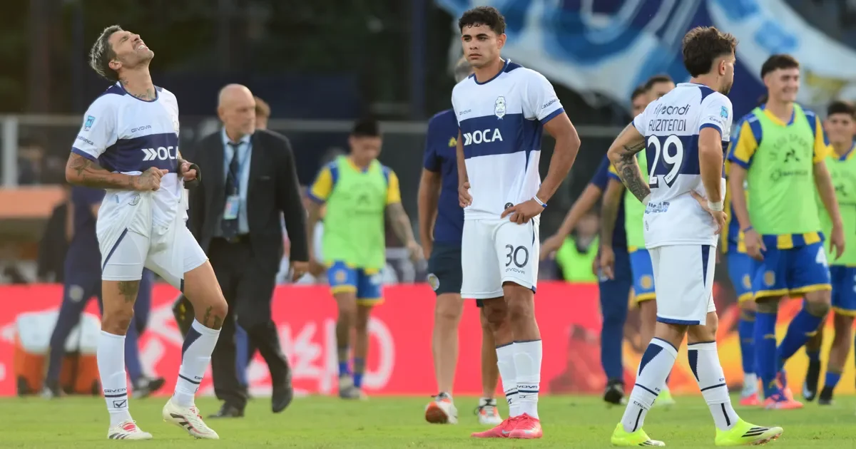 Gimnasia pierde puntos clave en los finales de sus partidos y preocupa a los hinchas