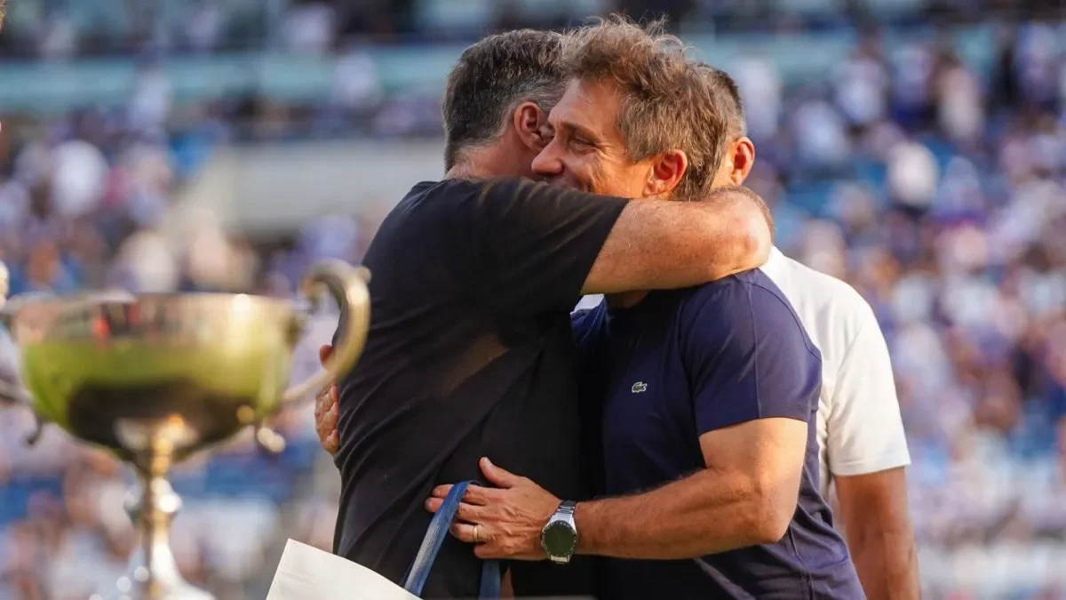 Gimnasia rinde homenaje en el Bosque: la emotiva presencia de Barros Schelotto