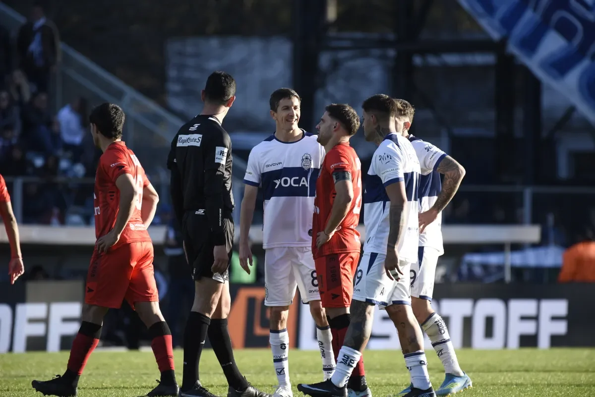 Gimnasia sufre derrotas en el Bosque: el VAR en el centro de la controversia