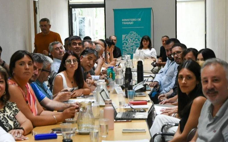 Gremios bonaerenses se preparan para nuevas negociaciones tras rechazo de oferta salarial