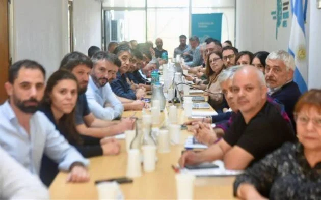 Gremios de La Plata rechazan propuesta de aumento salarial del 3% en paritarias