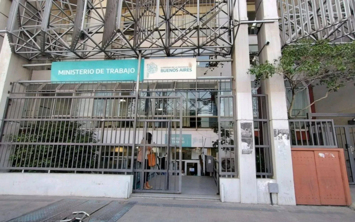 Gremios estatales de Buenos Aires se preparan para reabrir paritarias en medio de tensiones laborales