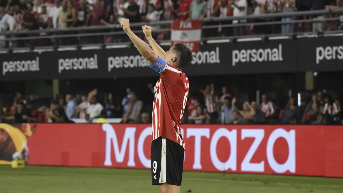 Guido Carrillo genera preocupación en La Plata: la situación afecta al equipo y a los hinchas.