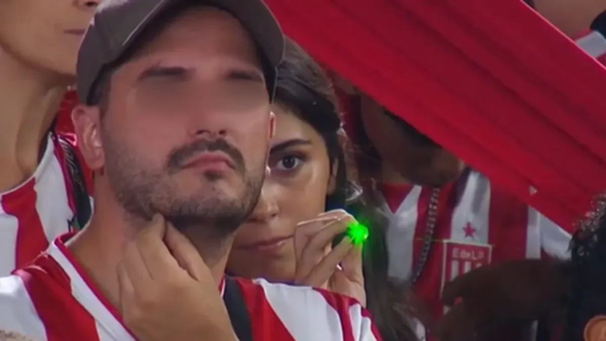 Identifican a la hincha de Estudiantes que utilizó láser en el estadio UNO