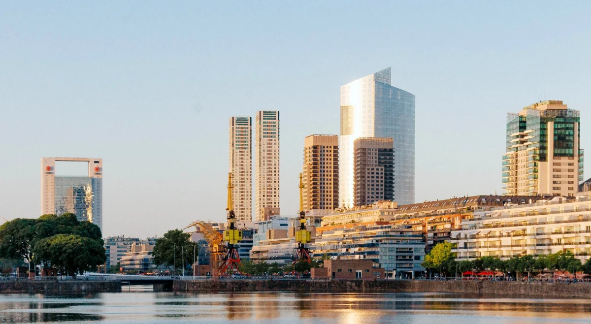 Impacto de la economía argentina: desafíos y oportunidades para vecinos de Ensenada y La Plata
