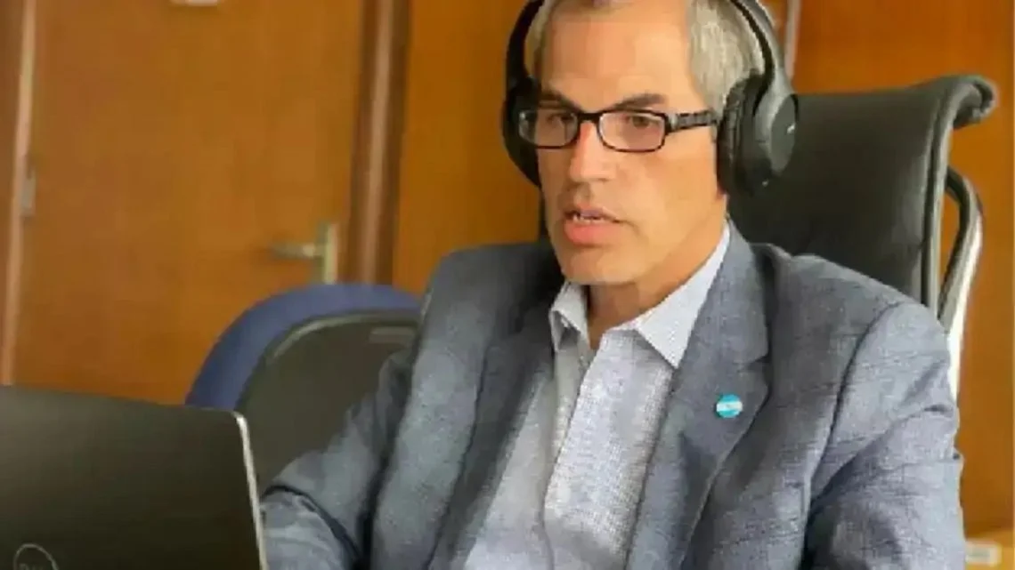 Impacto de la economía argentina: Ramiro Tosi presenta indicadores clave en La Plata