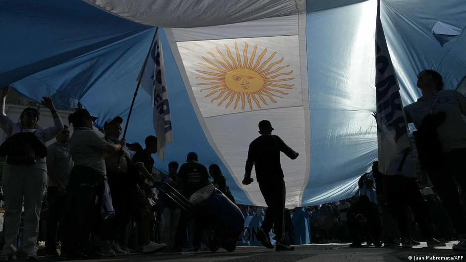 Impacto en consumidores: reservas récord en Argentina generan expectativas económicas en Ensenada