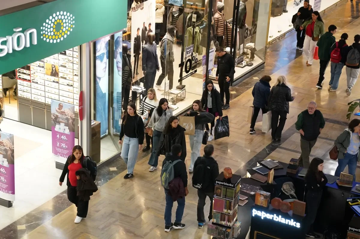 Impacto en los salarios: trabajadores de La Plata enfrentan una caída en sus ingresos según Indec