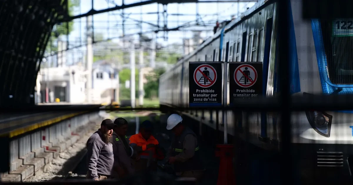 Incendio en Constitución: vecinos preocupados por seguridad mientras el Tren Roca opera normalmente