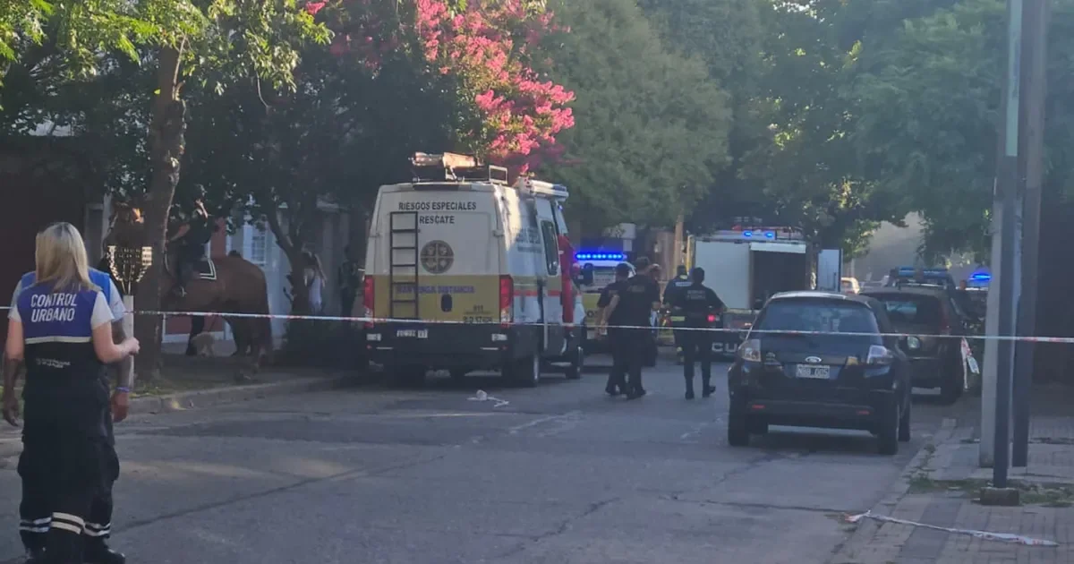 Incendio en depósito de baños químicos en La Plata genera alarma y evacuaciones cercanas