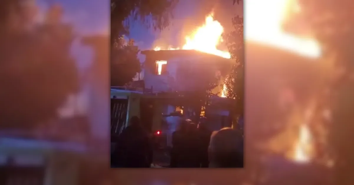 Incendio en La Plata deja a una mujer con crisis nerviosa y una vivienda destruida