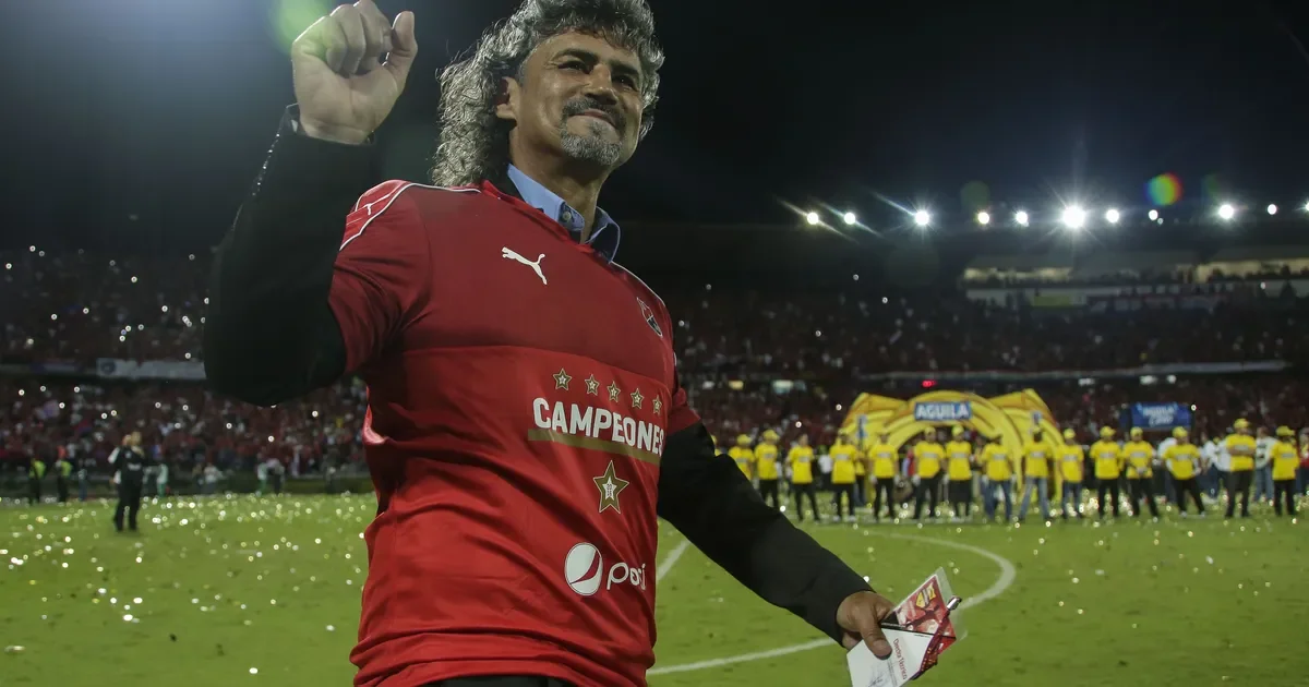 Independiente Medellín enfrenta un cambio crucial con nuevo dueño y entrenador en el horizonte.