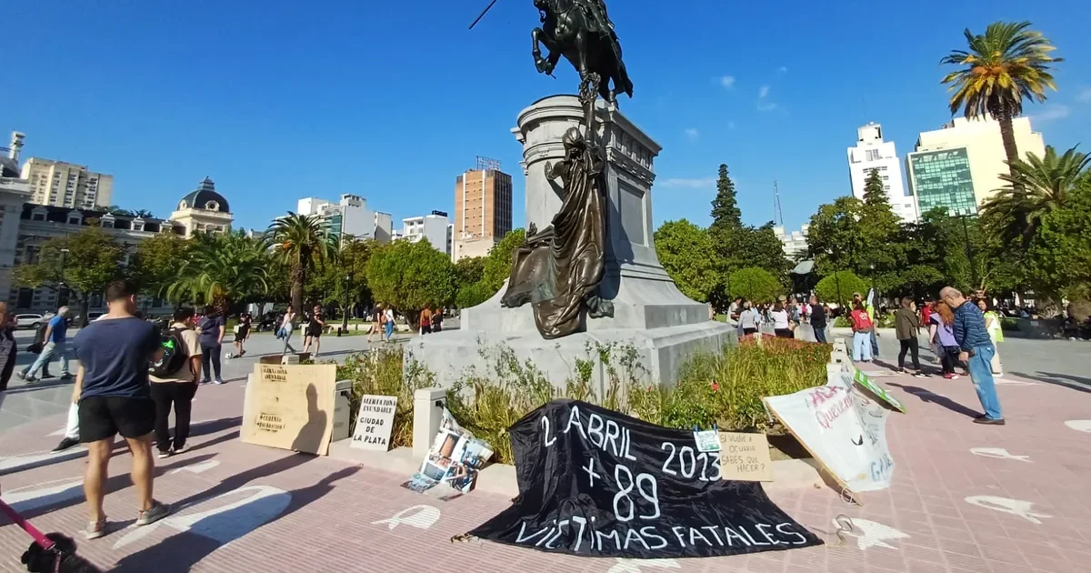 Inundados de La Plata retoman sus reclamos en la calle por justicia y obras urgentes