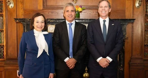 Inversores en La Plata optimistas: Caputo resalta el clima favorable para negocios en Argentina