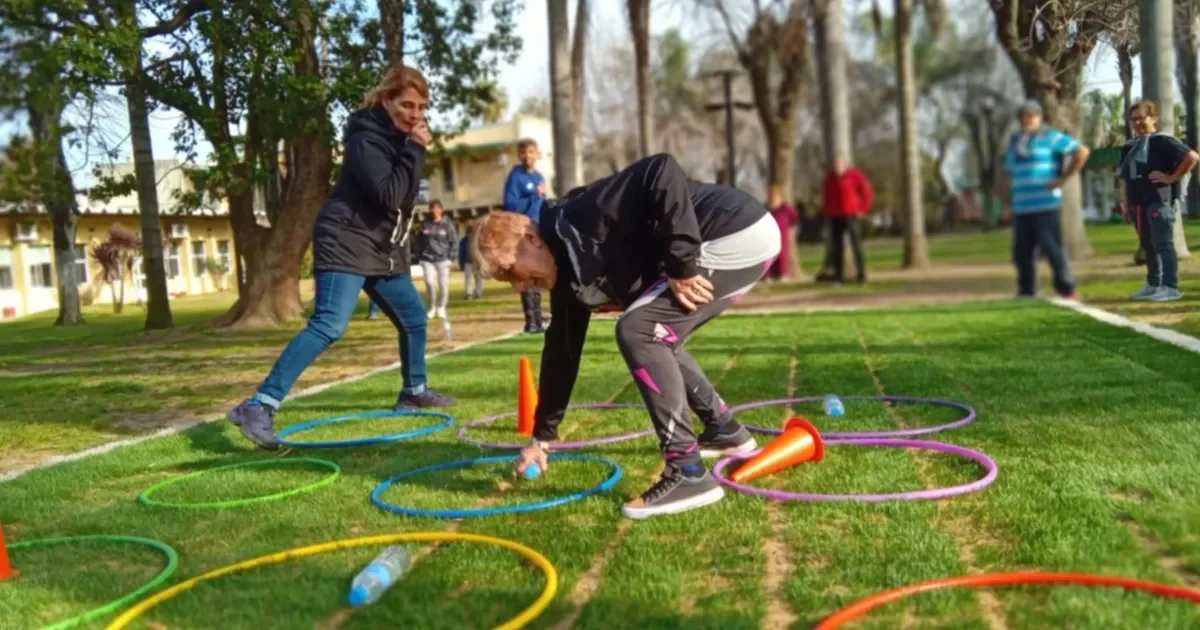 IOMA ofrece a jubilados de Ensenada talleres de arte y actividades recreativas