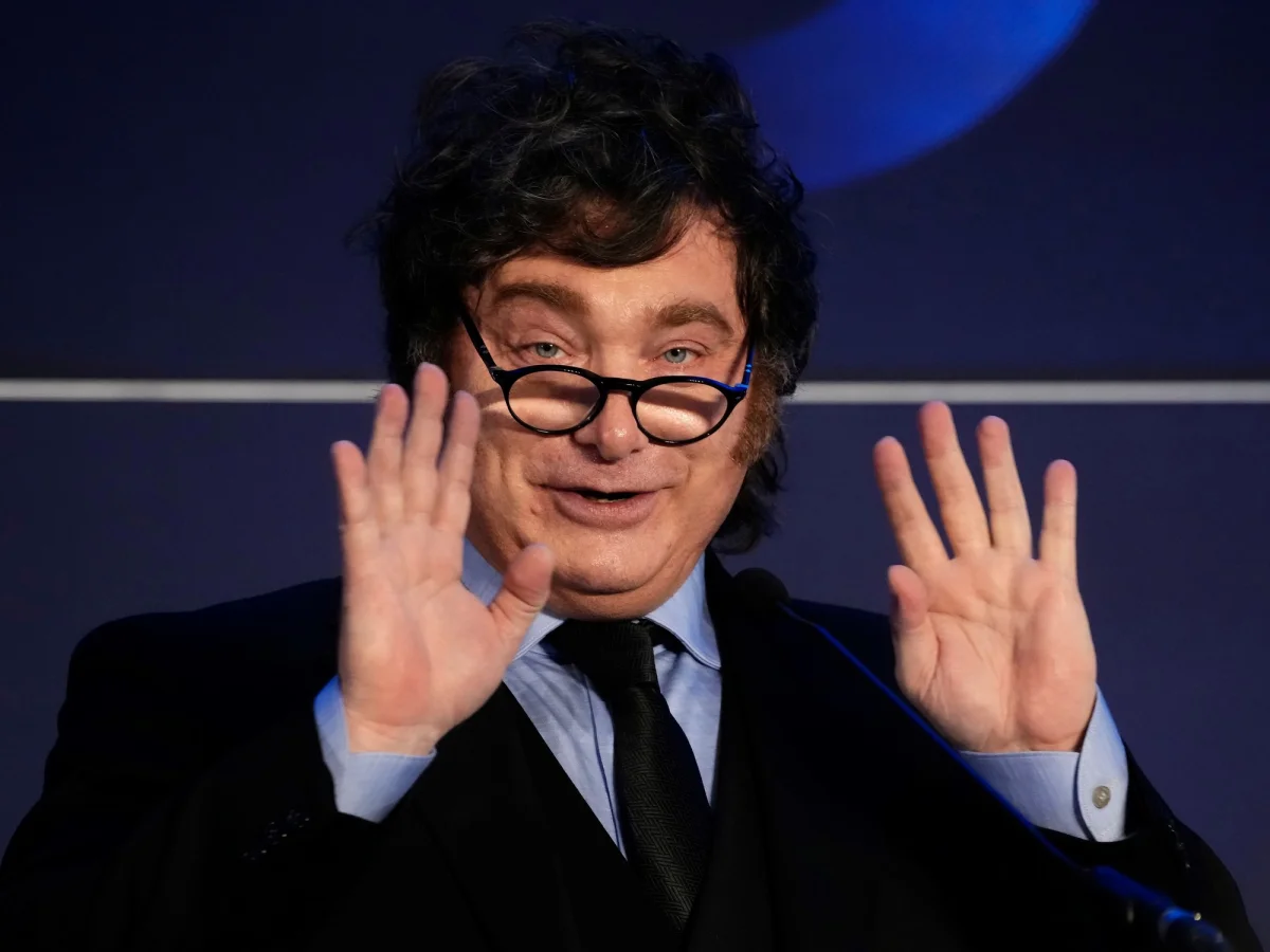 Javier Milei promete cambios radicales en su campaña desde París: impacto en La Plata y Ensenada