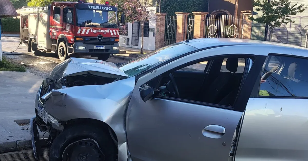Joven hospitalizado tras chocar contra una casa en Berisso y romper un gabinete de gas