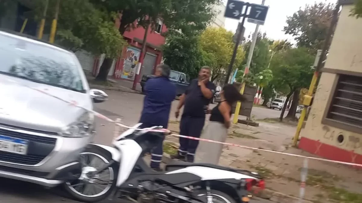 Joven hospitalizado tras choque en Berisso que alteró la circulación del centro