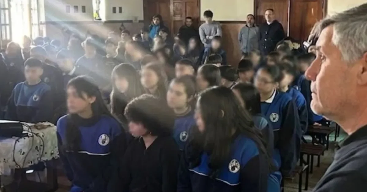 Jóvenes de La Plata en riesgo: campaña de la Defensoría del Pueblo busca prevenir el endeudamiento digital