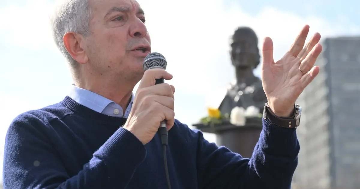 Julio Alak convoca a movilización este jueves en defensa de la ley de tierras en La Plata