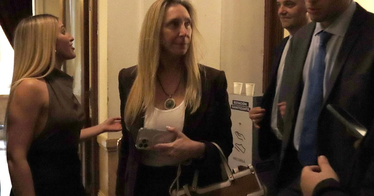 Karina desata críticas hacia Patricia por su actuación en la reforma laboral